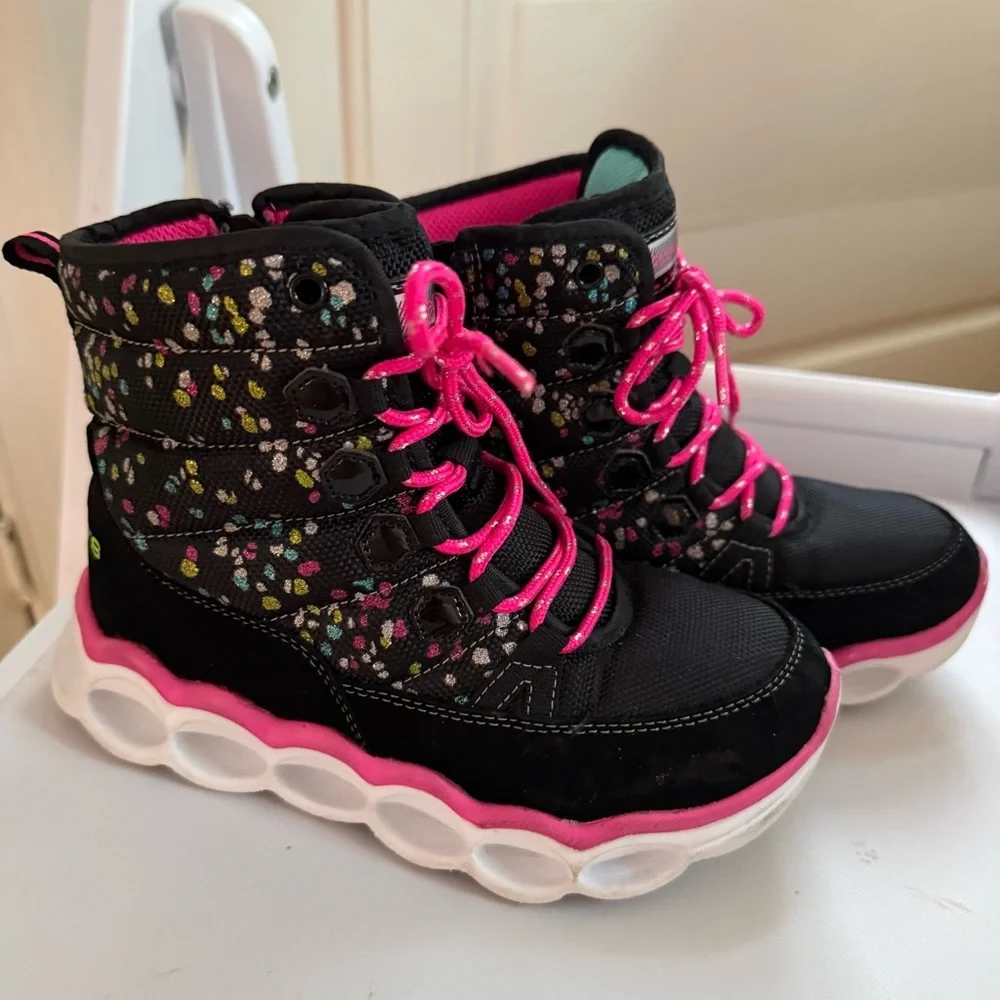 Skechers Lumi-Luxe Little Kids' Black and Pink Patterned Winter Boots Size 13
